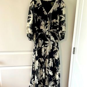 Taylor size 2. Flowy maxi dress. 3/4 sleeve with belt. Black white and pink.